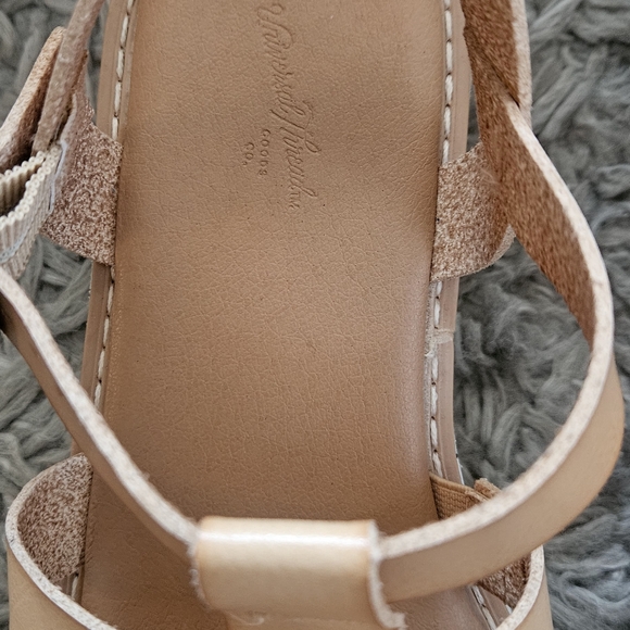 Universal Thread Tan Sandals - Picture 3 of 5